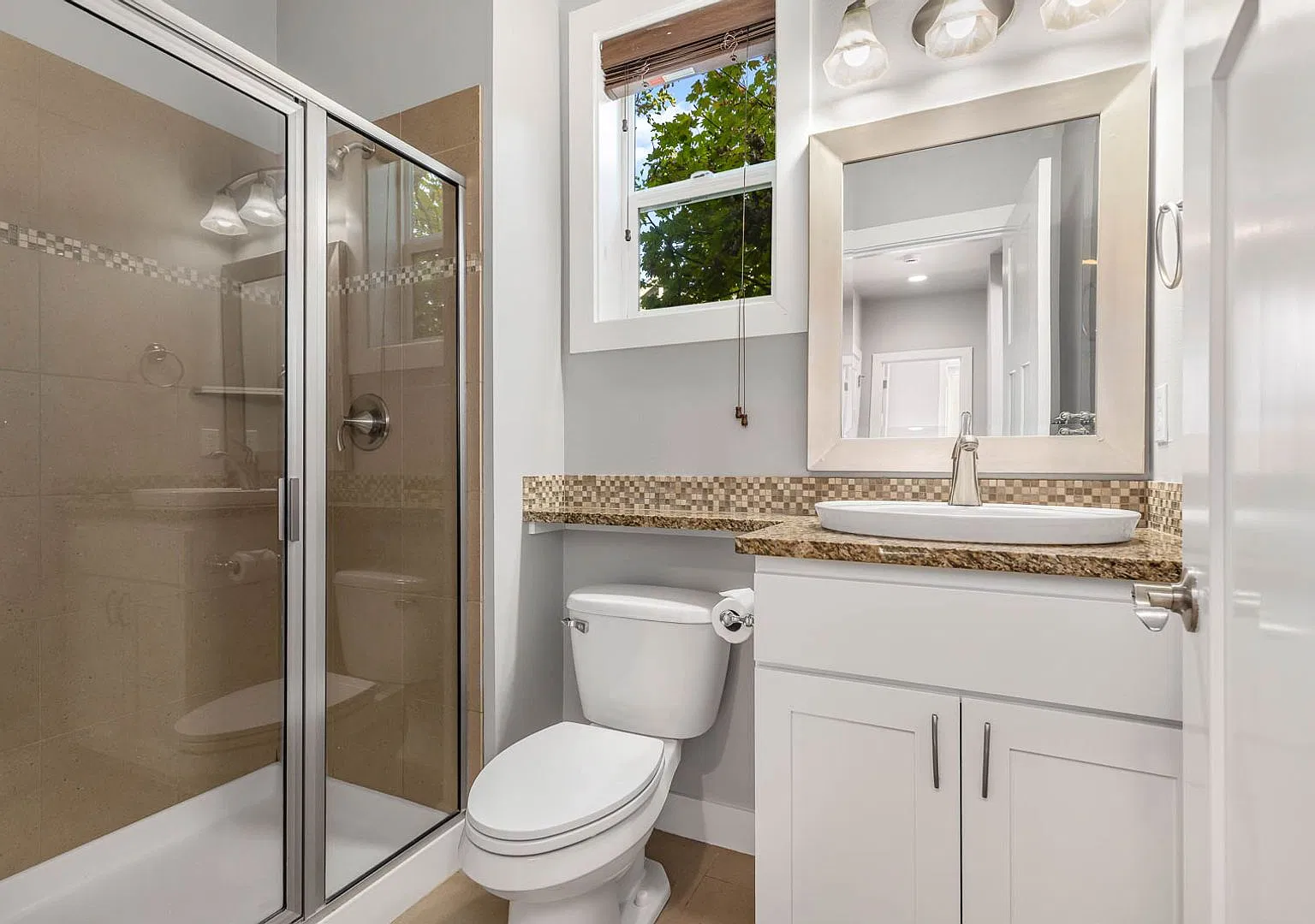 Beautiful Northbrook Home with High-End Finishes, Spacious Layout & Community Amenities — Photo 4
