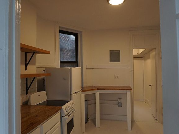 4th image of 178 Ludlow St #4R