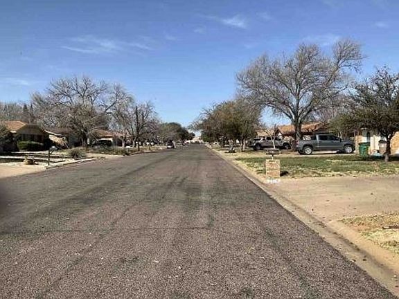 Exterior Neighborhood (street photo)