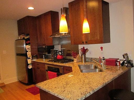3rd image of 1651 W Balmoral Ave APT G
