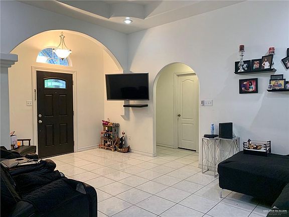 3rd image of 4212 Primavera St