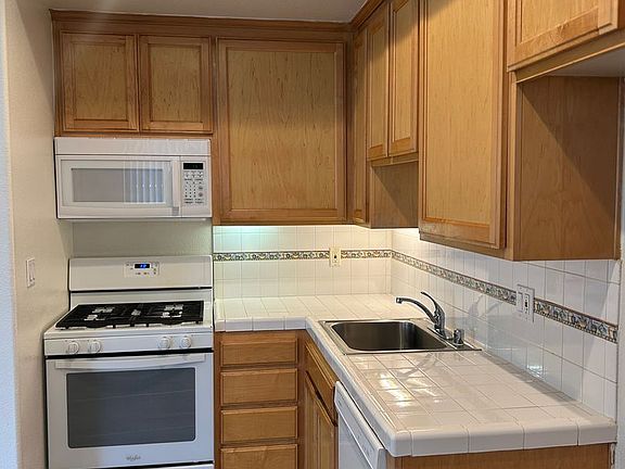 3rd image of 15101 Burbank Blvd #108