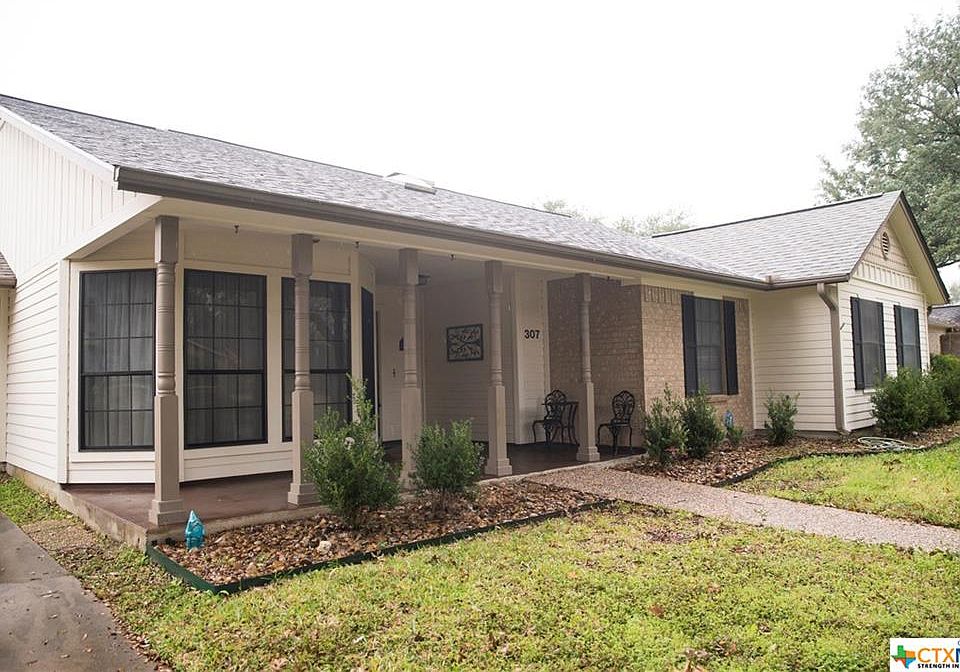 1st image of 307 Chimney Rock Dr
