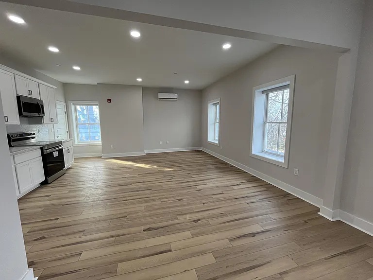 515 E Washington St #4 — Photo 6