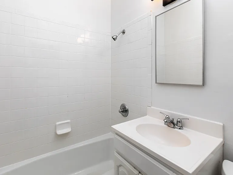 2040 Jefferson St #205 — Photo 9