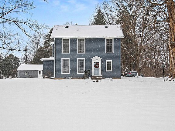 2nd image of 153 Garden St