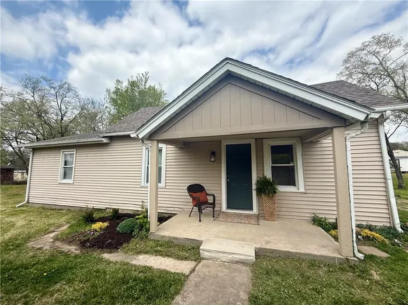 908 W Main St, Richmond, MO 64085