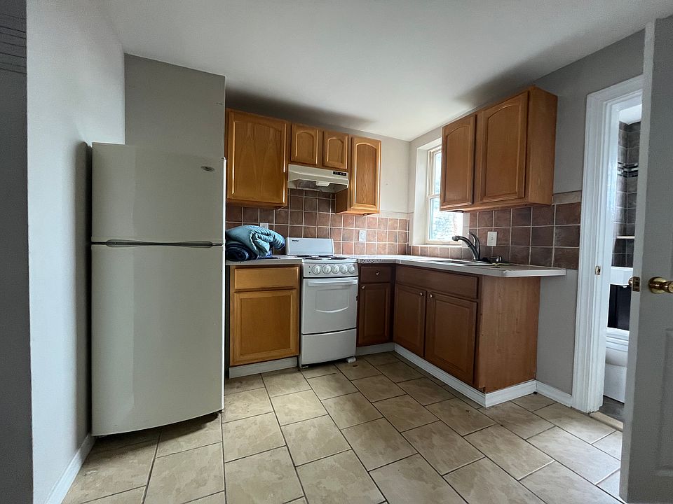 1st image of 1718 Snyder Ave #3