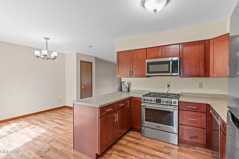 3rd image of 1000-1002 St Lawrence Drive