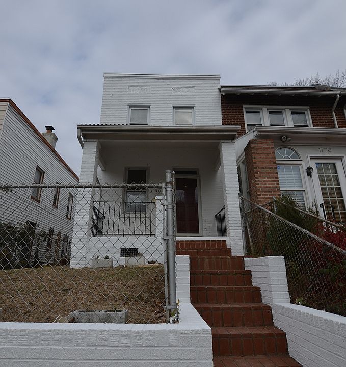 2nd image of 1718 L St NE