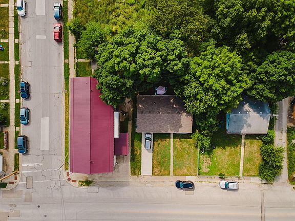 4th image of 1031 S Washington St