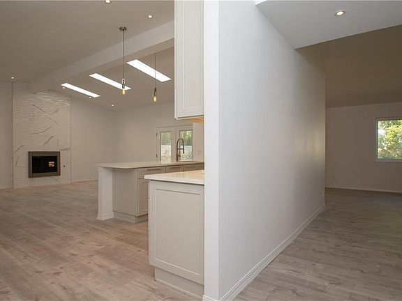 5th image of 10113 Monaco Dr