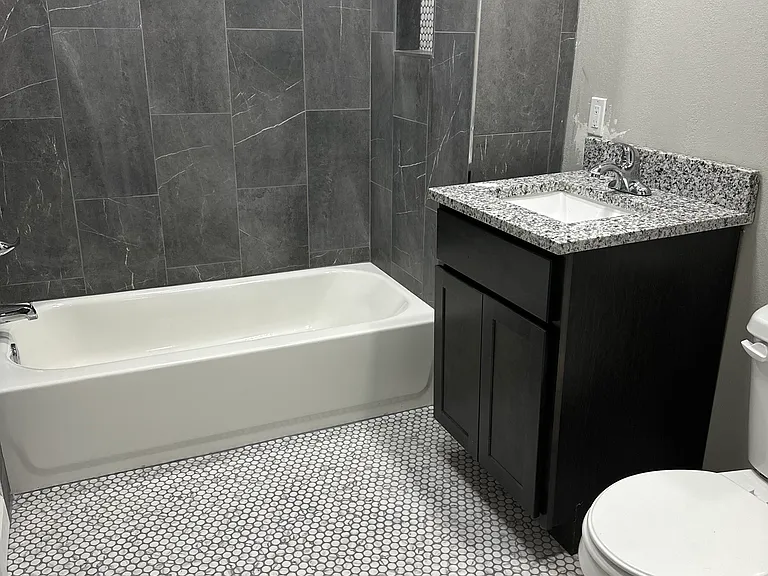 1615 Hillcrest Dr — Photo 3