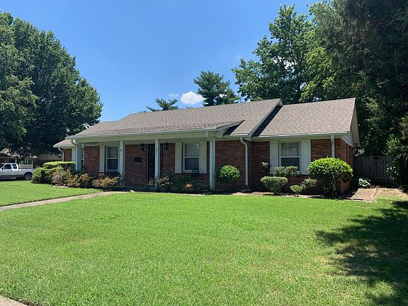 3rd image of 831 Melody Ln