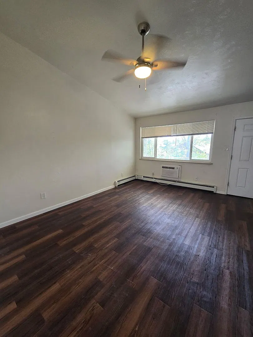 7121 Utica St - Silver Oak Apartments — Photo 1