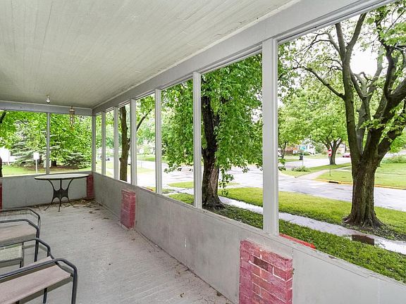 3rd image of 802 Burnett Ave