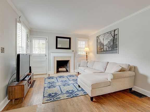 5th image of 2942 Primrose Cir