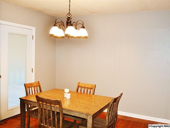5th image of 516 Jeffery Dr NW