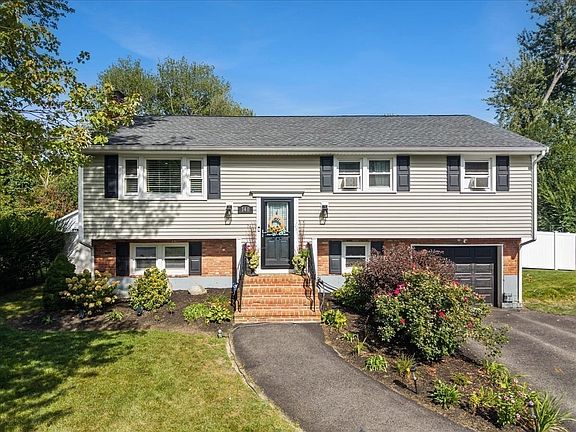 2nd image of 140 Tosca Dr