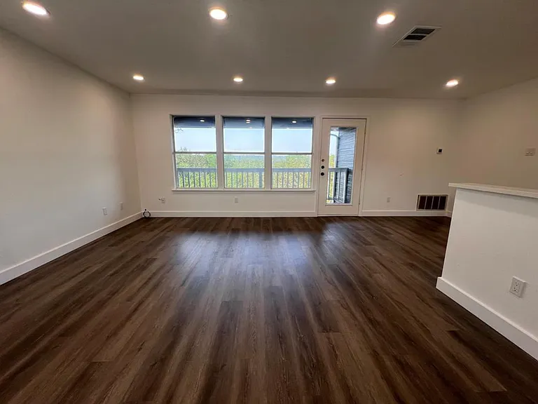 450 Shady Bluff Dr #D — Photo 1
