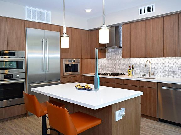 2nd image of 1655 India St #608