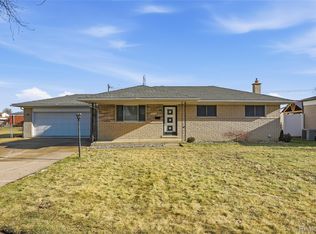 34236 Rockford Rd, Sterling Heights, MI 48312