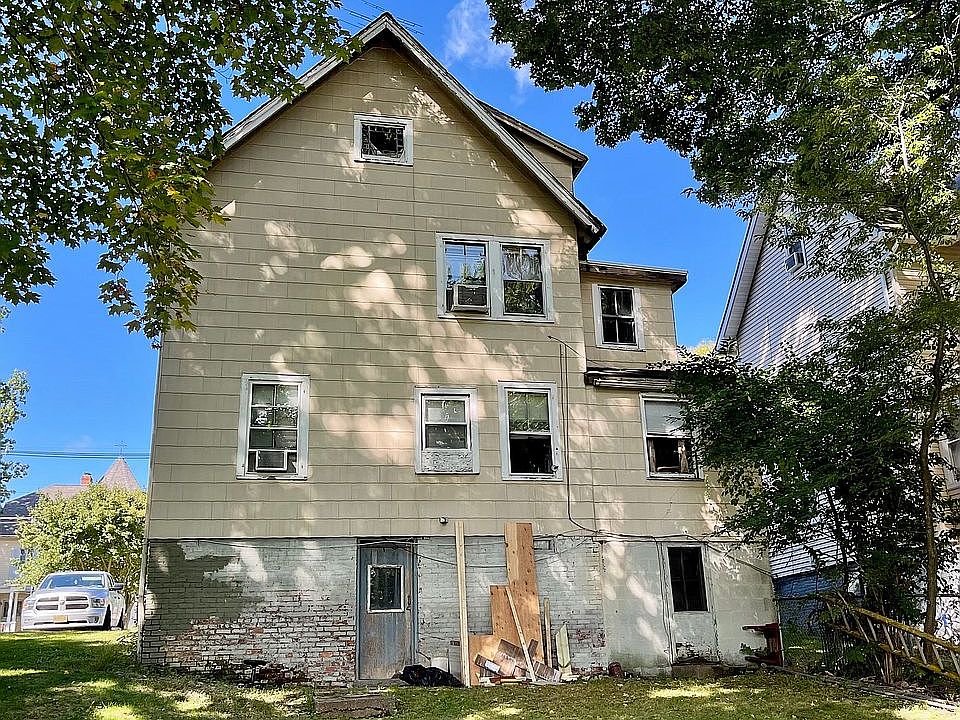 2nd image of 75 Mills St