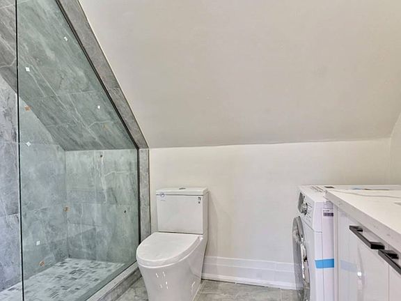 4th image of 812 Logan Ave