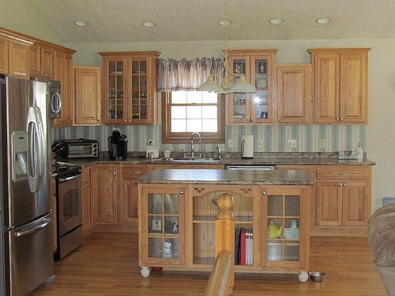 Oak cabinest and hardwood