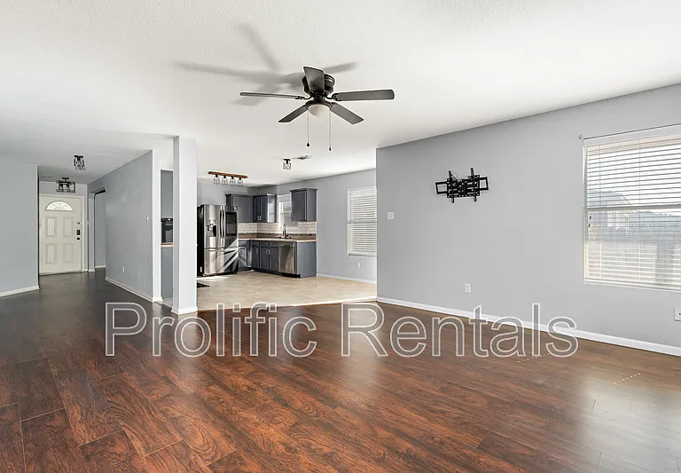 3308 Catalina Dr — Photo 11