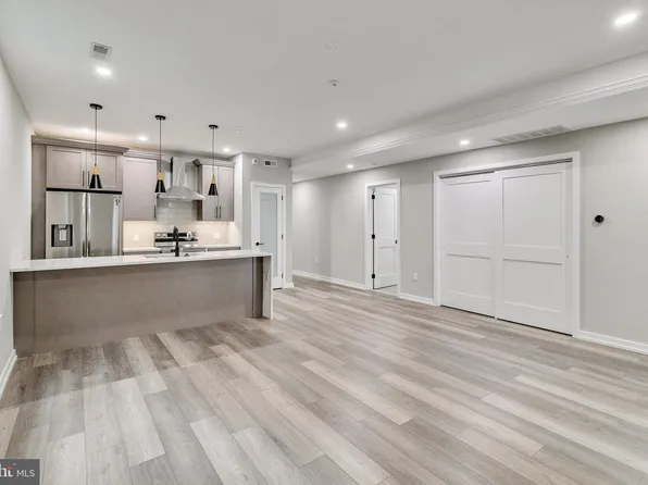 752 S 16th St, Philadelphia, PA