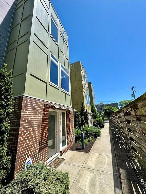2 bed, 1671 sqft, $3,100 — Photo 4