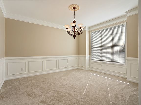 4th image of 2362 Wilshire Way