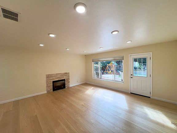 3rd image of 2810 Sherwood Dr