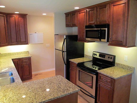 3rd image of 319 Butler Ave W