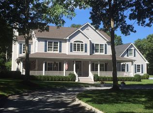 173 Tuckahoe Ln, Southampton, NY 11968