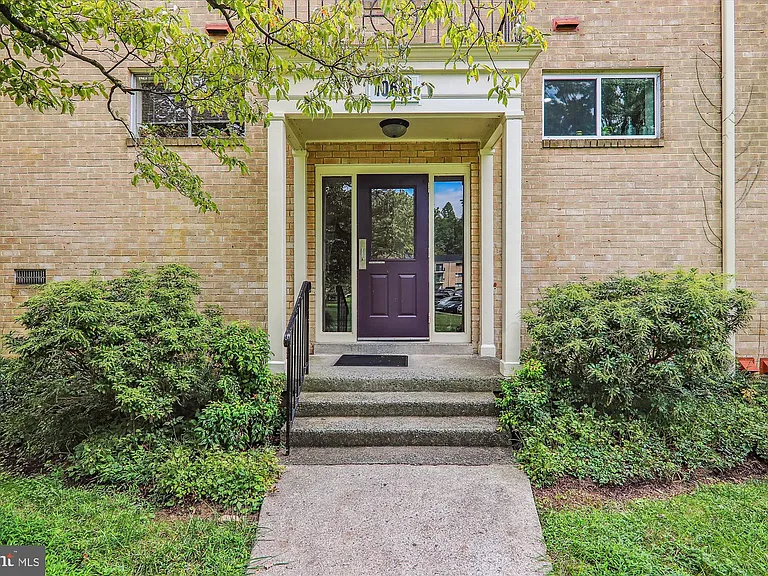 10631 Montrose Ave #M-202 — Photo 2
