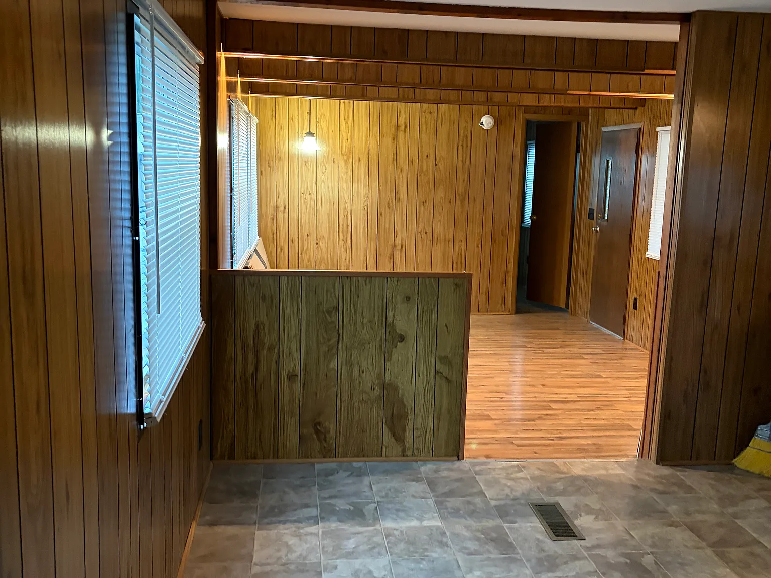 2 bed, 1.5 bath, 910 sqft, $800 — Photo 3