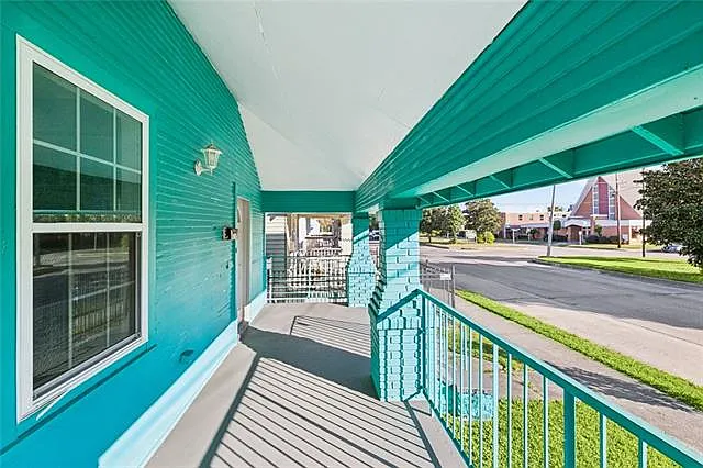 4 bed, 2.0 bath, 1860 sqft, $2,200 — Photo 3
