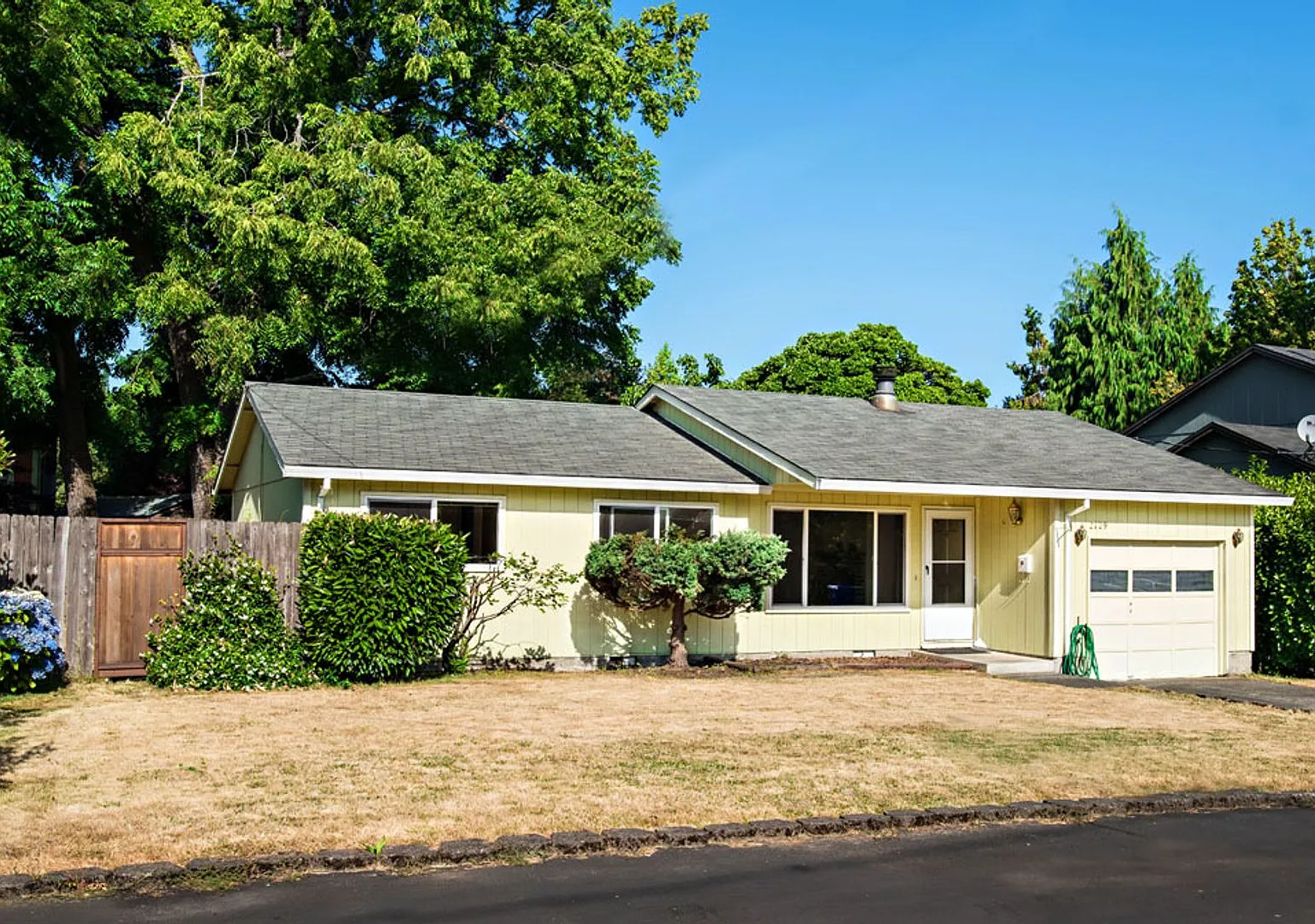 Charming 3 Bed, 1 Bath Home w/ Garage in South Tabor — Photo 1
