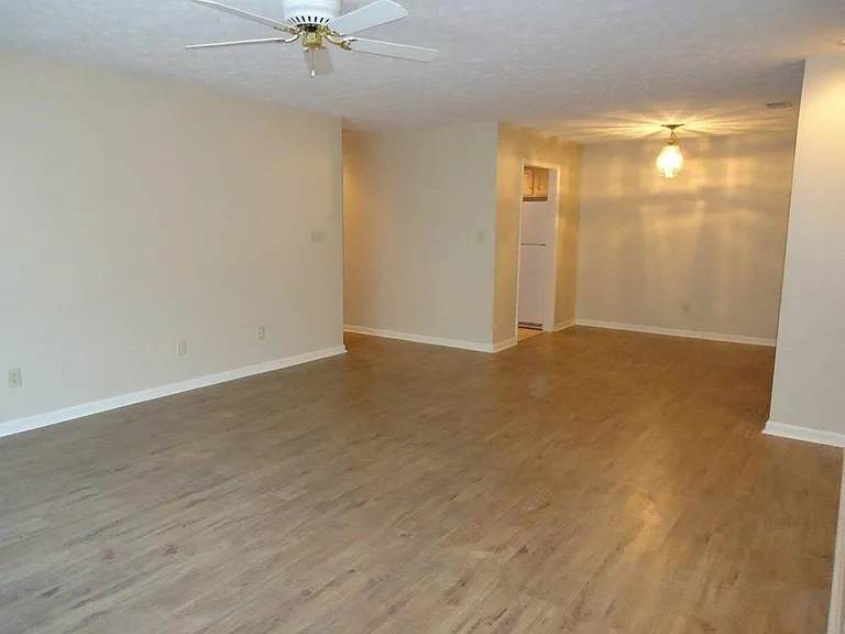 609 Hillbrook Dr — Photo 7