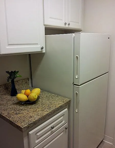 Del Monico Apartments — Photo 7