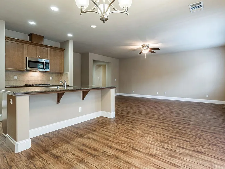 4044 Heritage Ln — Photo 27