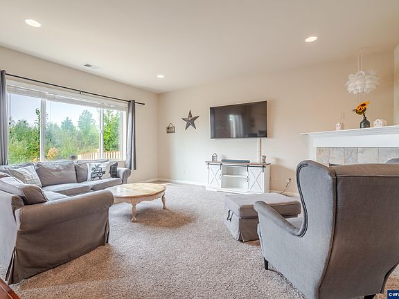 5th image of 2982 23rd Ave NW