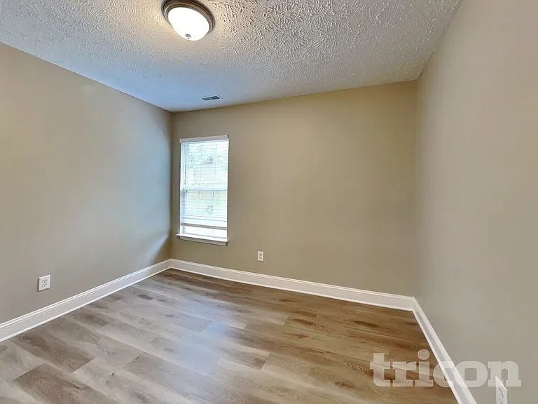 134 Walton Trce S — Photo 15