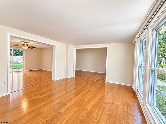 2nd image of 314 Oakbourne Ave