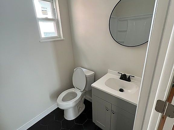 4th image of 3340 6th Ave