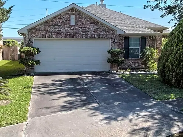 21839 Manitou Falls Ln — Photo 1