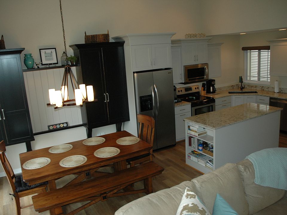 Main Level Kitchen & Dining