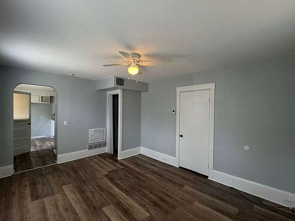 5th image of 3130 W 33rd St #4
